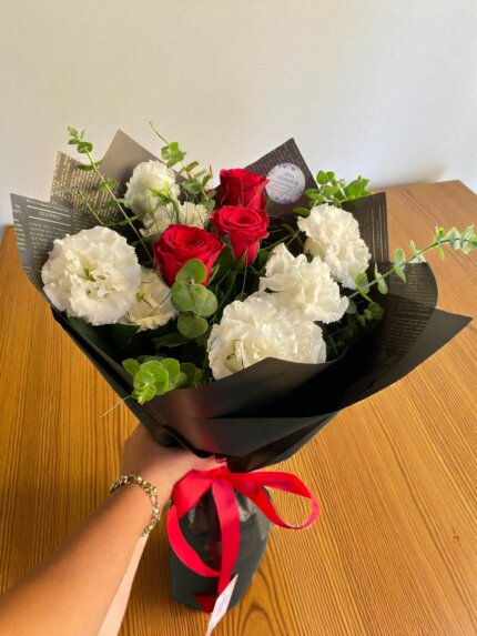 Buket Lisyantus ve Güller